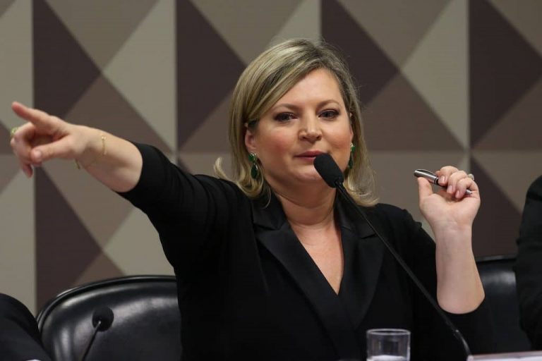 Joice Hasselmann é diagnosticada com a Covid-19