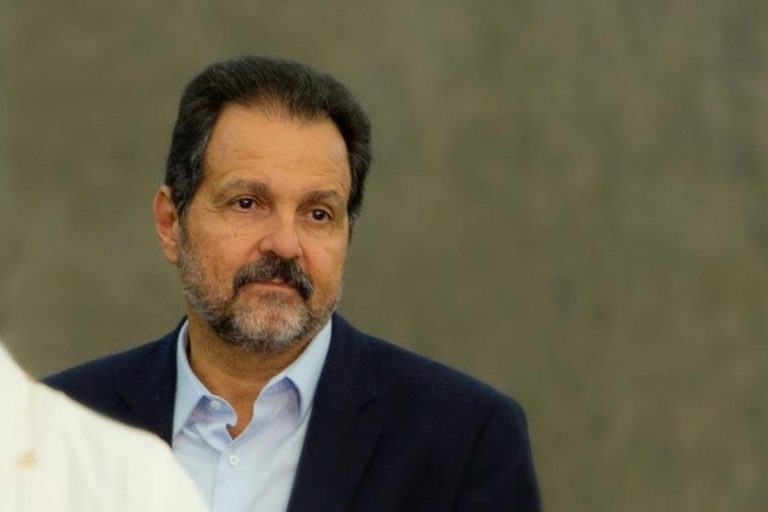 Em operação contra corrupção, MPDFT faz busca e apreensão na casa de Agnelo