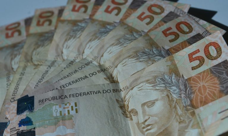 Mercado financeiro prevê queda da economia em 6,5% este ano