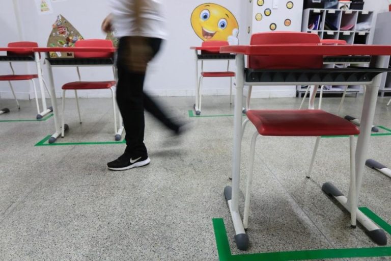 Juíza que liberou aula presencial na rede privada do DF é sócia de empresa que atua no ramo escolar