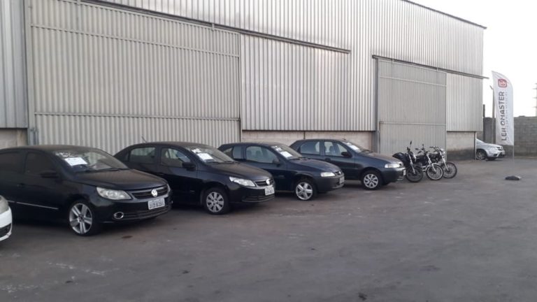 Ministério da Justiça leiloa carros, motos e celulares apreendidos com traficantes no DF