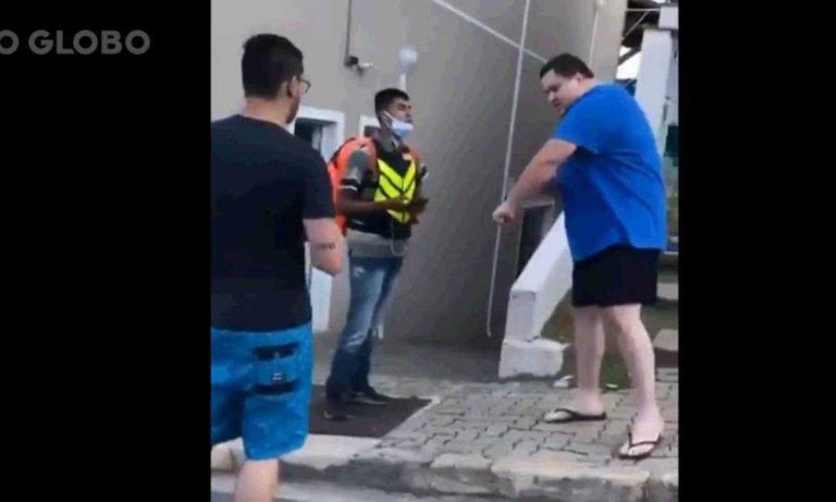 Após ser humilhado por um morador de um condomínio de luxo, motoboy é presenteado por Luciano Hulk com uma moto