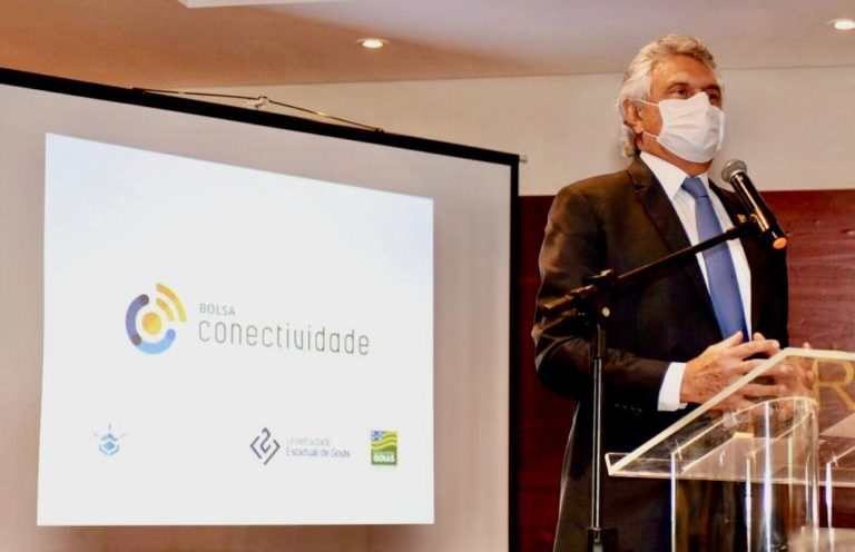 Governador lança Bolsa Conectividade e anuncia retomada da Bolsa Permanência para alunos da UEG
