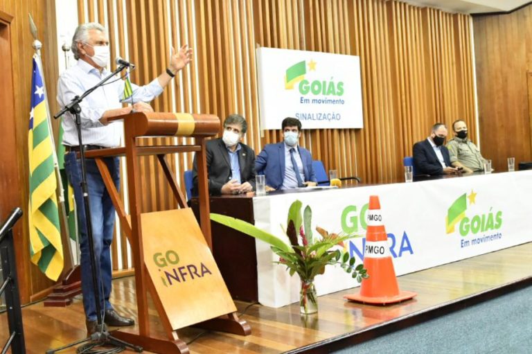 Caiado destina R$ 75 milhões para sinalização das GOs e equipa Comando de Policiamento Rodoviário