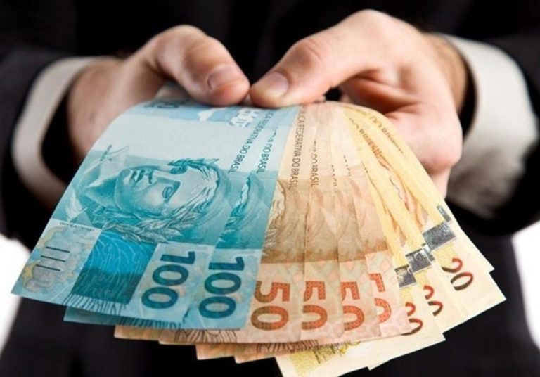 Projeto autoriza que bancos liberem empréstimo de até R$ 20 mil em nova linha especial de crédito