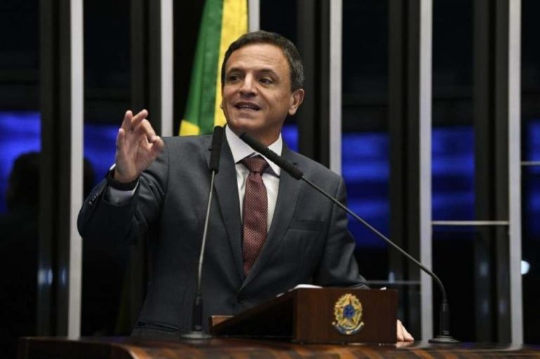 Congelamento do salário de servidor fica fora do marco fiscal