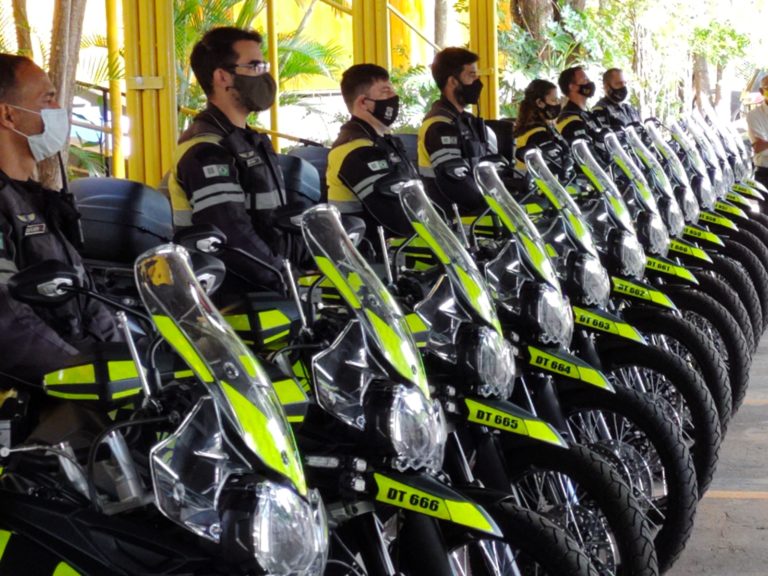 GDF entrega novas viaturas ao Detran-DF