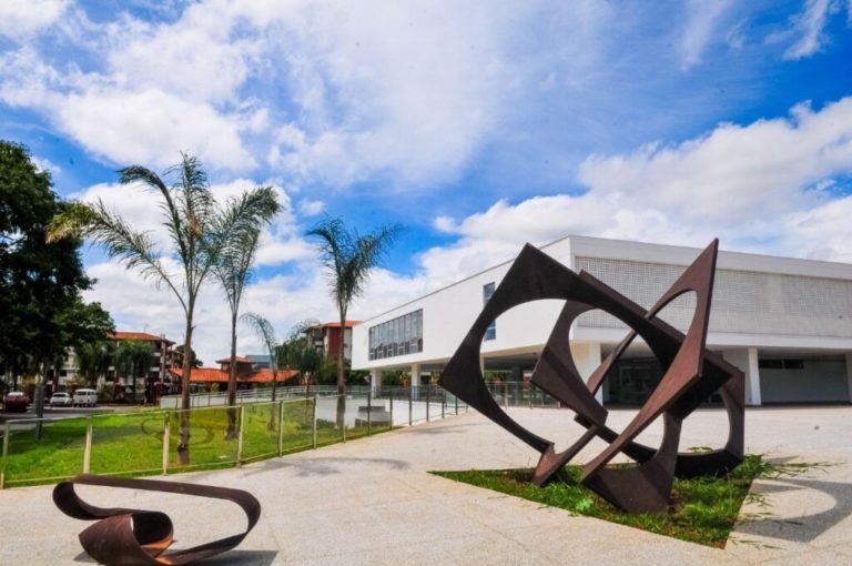 Após reforma, primeiras esculturas chegam ao Museu de Arte de Brasília (MAB)