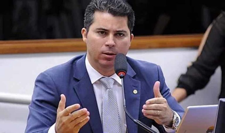 DISCURSO ARRASADOR: O que a Globo corta e edita, as redes sociais não perdoam