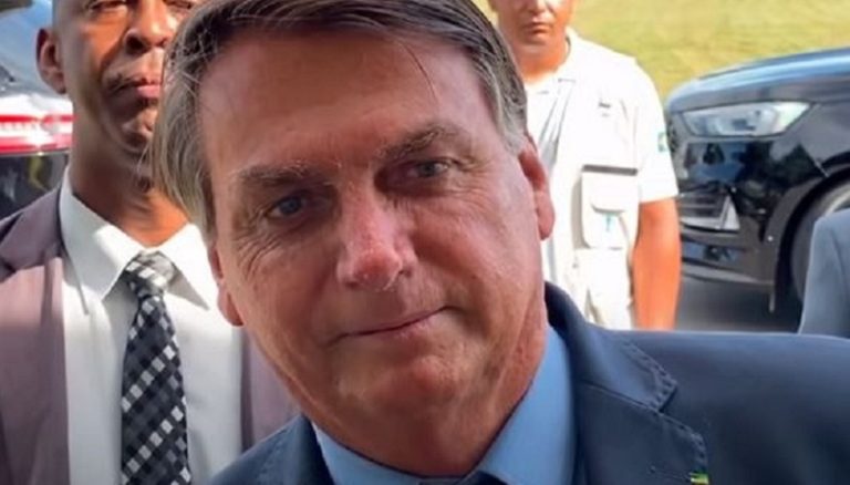 Bolsonaro detona com Aziz e Renan; “É a CPI dos Patifões”