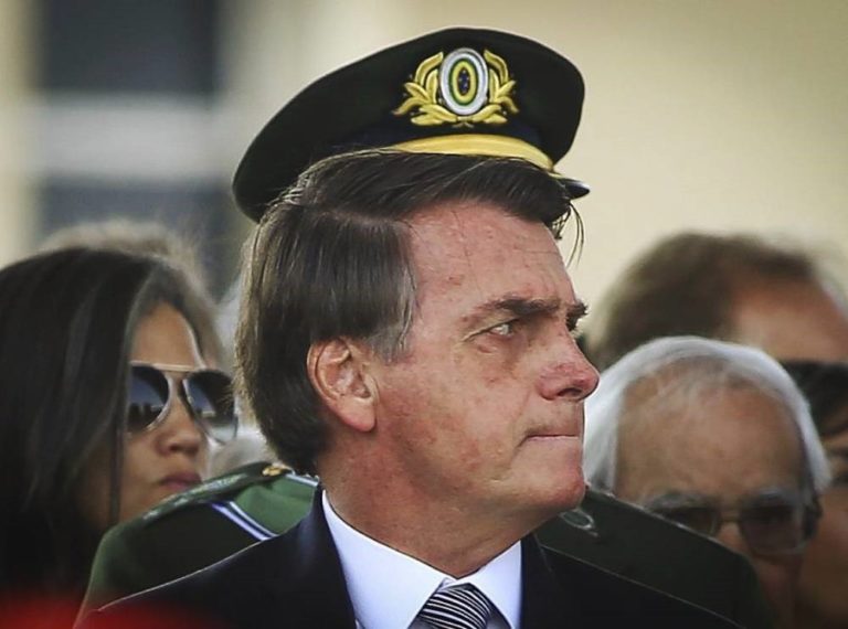 “O que mata não é quem manda dinheiro para estádio, é quem desvia”, diz Bolsonaro
