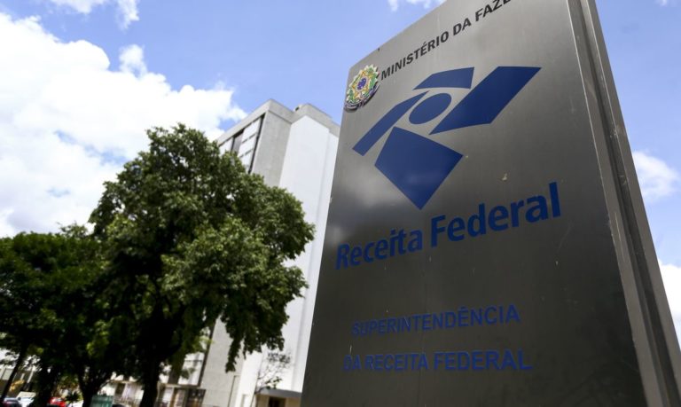 Contribuintes com dívidas na Receita Federal podem quitar com desconto de 100% em multas e juros