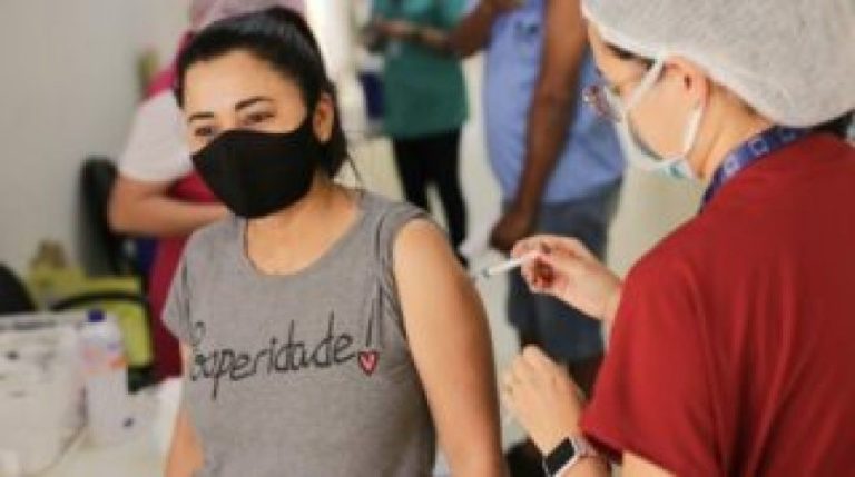 DF alcança recorde ao vacinar 76,9 mil pessoas no primeiro dia de mutirão