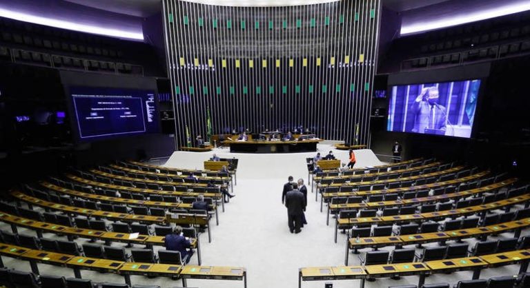 Câmara aumenta para R$ 135 mil valor do reembolso de deputados