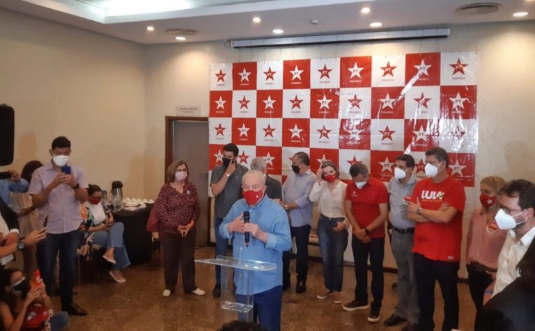 “Se os militares querem fazer política, precisam tirar a farda”, diz Lula no Recife