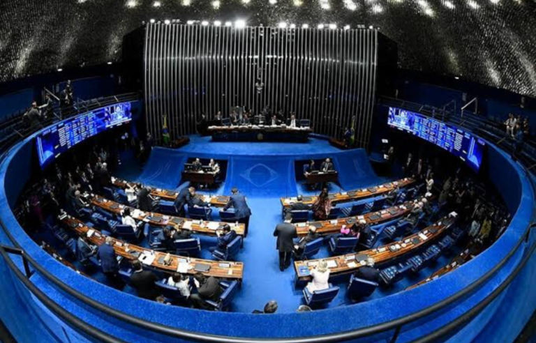 O caldeirão está fervendo: Senado segura indicação de André Mendonça ao STF