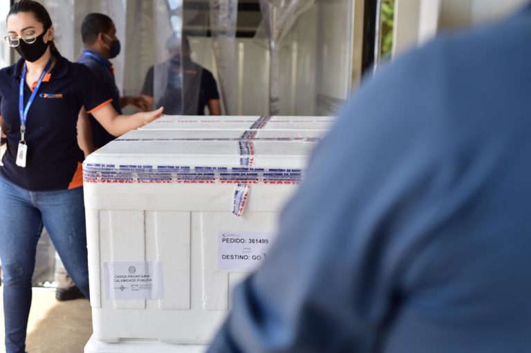 Campanha de imunização contra Covid-19 em Goiás recebe mais 119.990 doses de vacinas
