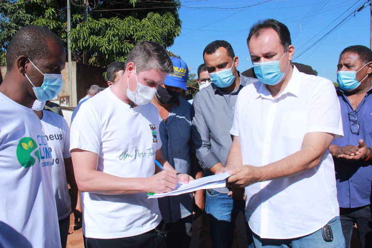 Assinada a ordem de serviço do asfalto para o Setor Coimbra em Águas Lindas de Goiás.