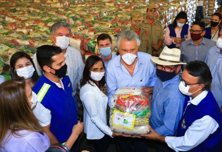 Governo de Goiás distribui mais de 40 mil cestas básicas em uma semana