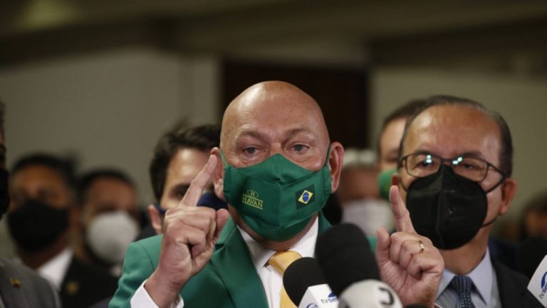 CPI DA VERGONHA Bloco 1: Luciano Hank: O que estou fazendo aqui? Só porque falo o que o povo quer falar e não pode?