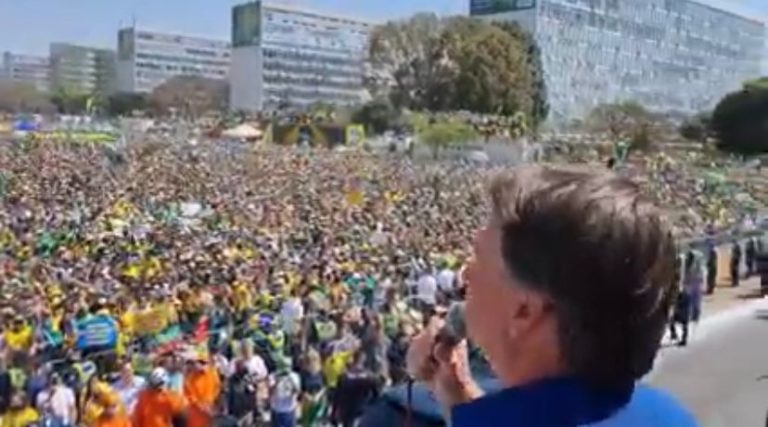 45 milhões de cidadãos dizem a Bolsonaro o que ele deve fazer, mas presidente parece ter perdido a força