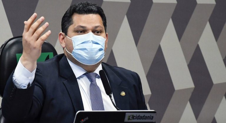 ‘Não aceitarei ser ameaçado’, diz Alcolumbre ao rebater Bolsonaro