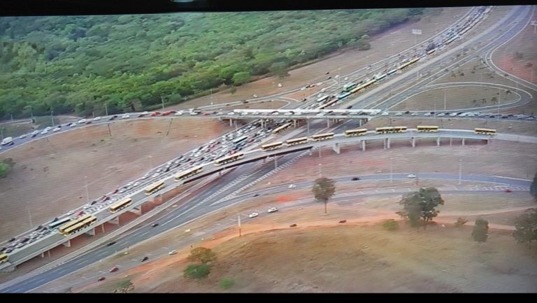 Protesto criminoso na BR-040 atrapalha as vidas de milhares de pessoas