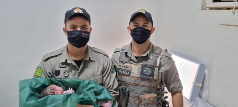 VÍDEO: PMs da Cidade Ocidental realizam parto dentro da viatura