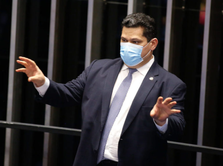 Porquê o silêncio da mídia e do Senado sobre as “Rachadinhas” de Alcolumbre?