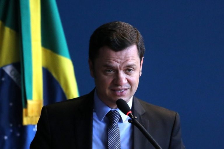 Anvisa recomenda comprovante de vacinas para estrangeiros, mas Ministério da Justiça diz que não