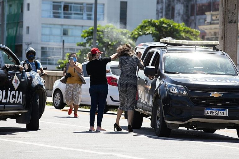 Mulher protege vagabundo latrocida e traficante em detrimento de policial militar
