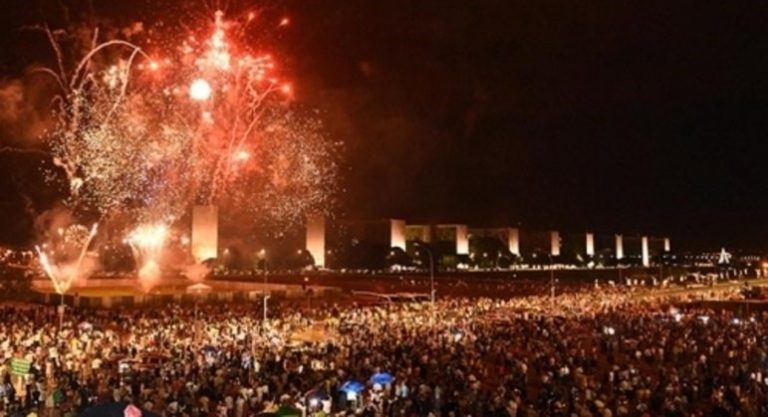 Ibaneis diz que DF deve ter de volta réveillon na Esplanada