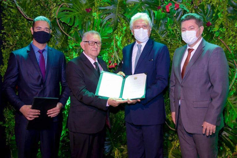 Em Pirinópolis Caiado é condecorado com Ordem do Mérito Matutina Meyapontense