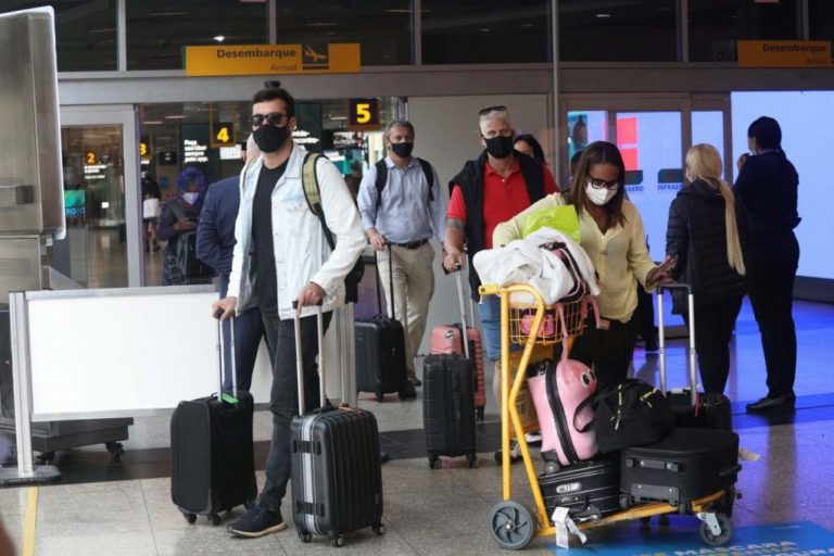 Anvisa sobre viajantes: Via terrestre tem que ter vacinação. Aéreo…