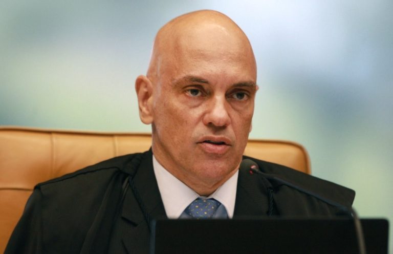 OPINIÃO: Alexandre de Moraes toma decisões 100% contrárias ao que diz a lei, e não há limite para nada no STF