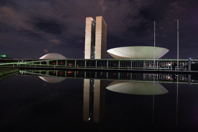 Orçamento é aprovado com ‘fundão eleitoral’ de R$ 4,9 bi e reajuste a policiais de R$ 1,7 bi; veja os destaques para 2022