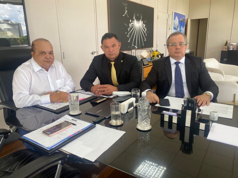 Fim da novela. Líder do governo anuncia promoções na PMDF por Ibaneis