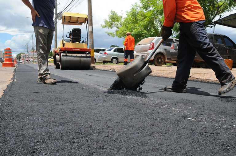 Avenida Vereda da Cruz passa por recapeamento