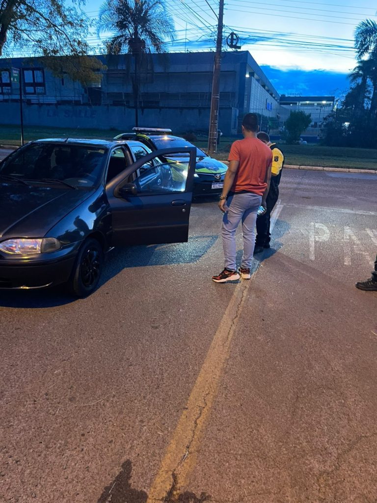 Acredite: Inabilitado vai dirigindo fazer prova do Detran