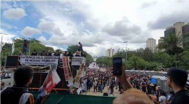 Paralização em Minas: PMs e bombeiros começam a receber orientações sobre conduta em greve