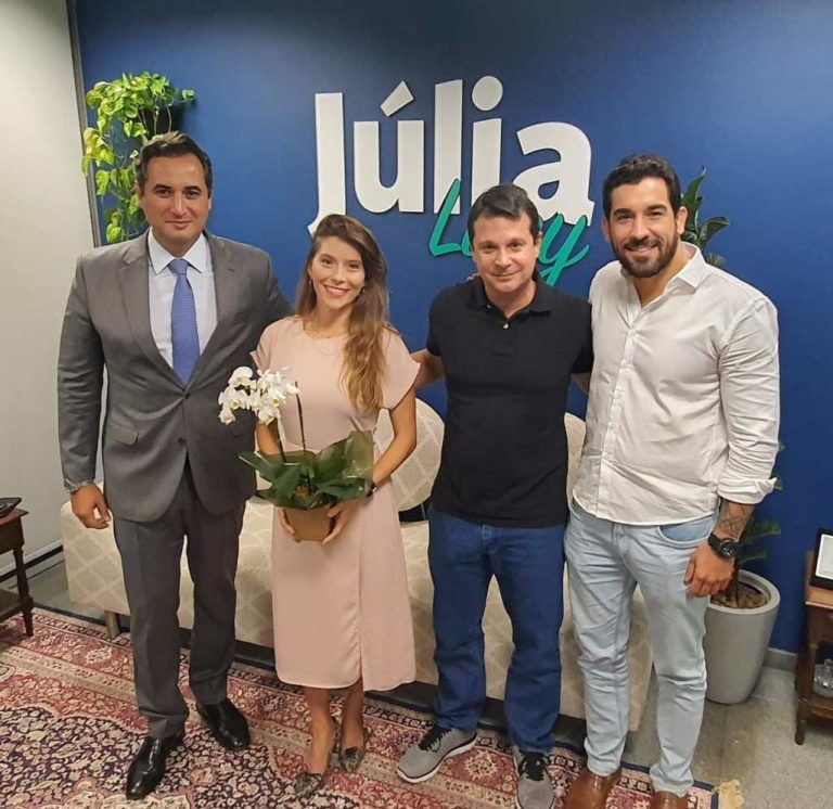 E a noiva casou: Júlia Lucy oficializa união com o partido União Brasil