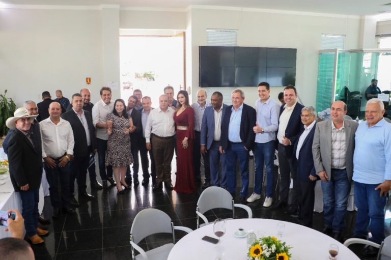 Governador Ibaneis recebe prefeitos do entorno