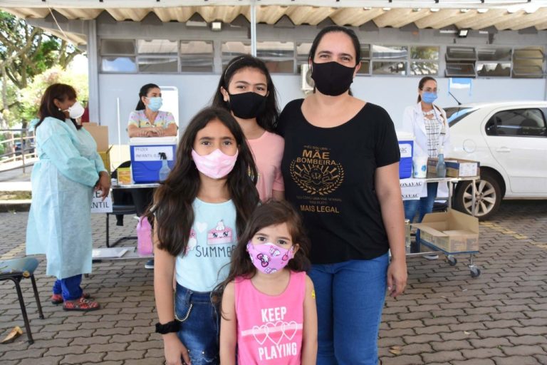 Vacinação contra covid-19 reabre em mais de 50 pontos nesta quarta (2)