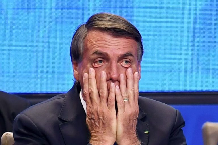 Em Live, Bolsonaro apela aos gritos para Petrobras não subir mais preços