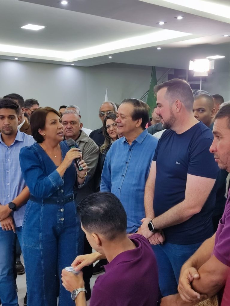 Mendanha é recebido em Cidade Ocidental como governador