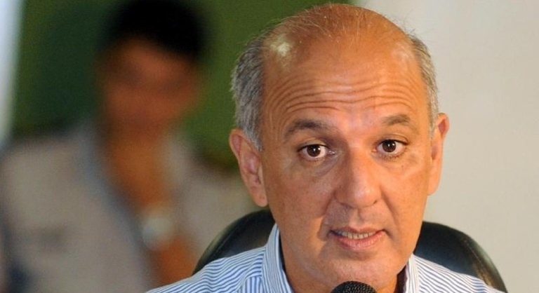 Desembargador nega recurso e Arruda continua inelegível