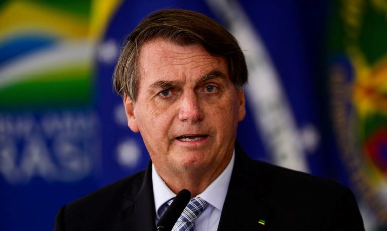 Bolsonaro aparece à frente de Lula em pesquisa espontânea