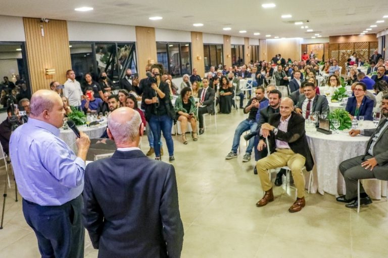 Governo entrega as primeiras escrituras do Desenvolve-DF