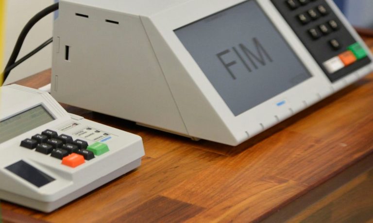 Ministro diz ao TSE que vai indicar nomes de militares para fiscalizar urnas