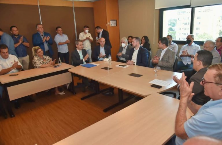 “Vamos criar o Estado inteligente” propõe Mendanha em sabatina da Acic